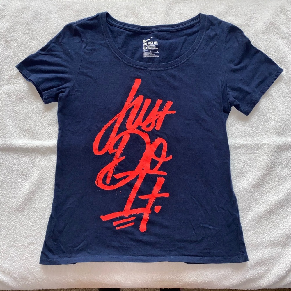 Women’s Nike Tee M